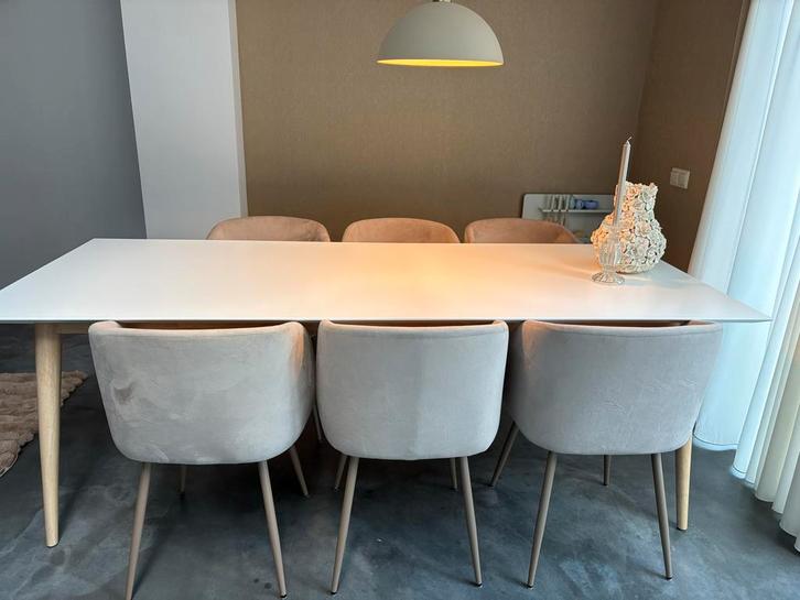 Witte Eettafel Ruijch (Retro Nordic), Huis en Inrichting, Tafels | Eettafels, Zo goed als nieuw, 200 cm of meer, 150 tot 200 cm