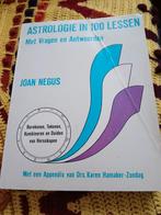 Astrologie in 100 lessen - Joan Negus, Gelezen, Achtergrond en Informatie, Astrologie, Ophalen of Verzenden