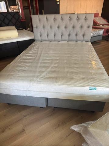 Boxsprings 180x200 beschikbaar voor biedingen