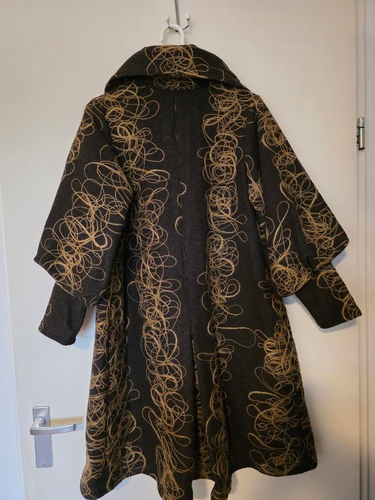 Bijzondere handgemaakte wollen jas met accenten, Maat 38/40 (M), Bruin, Nieuw, Ophalen of Verzenden