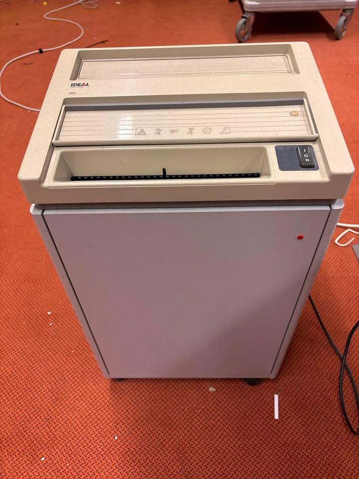Papierversnipperaar Ideal 2401, Diversen, Bureau-accessoires, Gebruikt, Ophalen