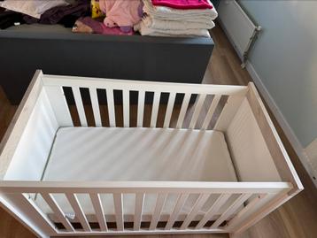 Baby bedje +matraas+ airgosafe toper maatras  beschikbaar voor biedingen