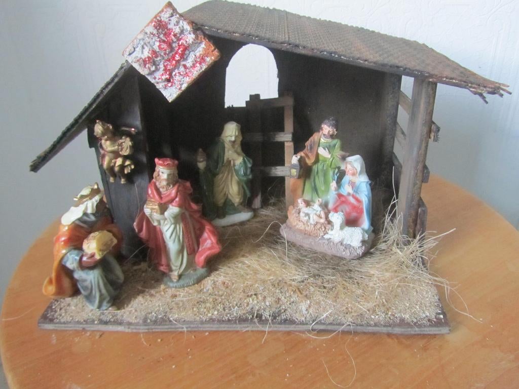 Kerststal , 22x32cm en 23 cm hg +Beeldjes, Ophalen of Verzenden, Zo goed als nieuw