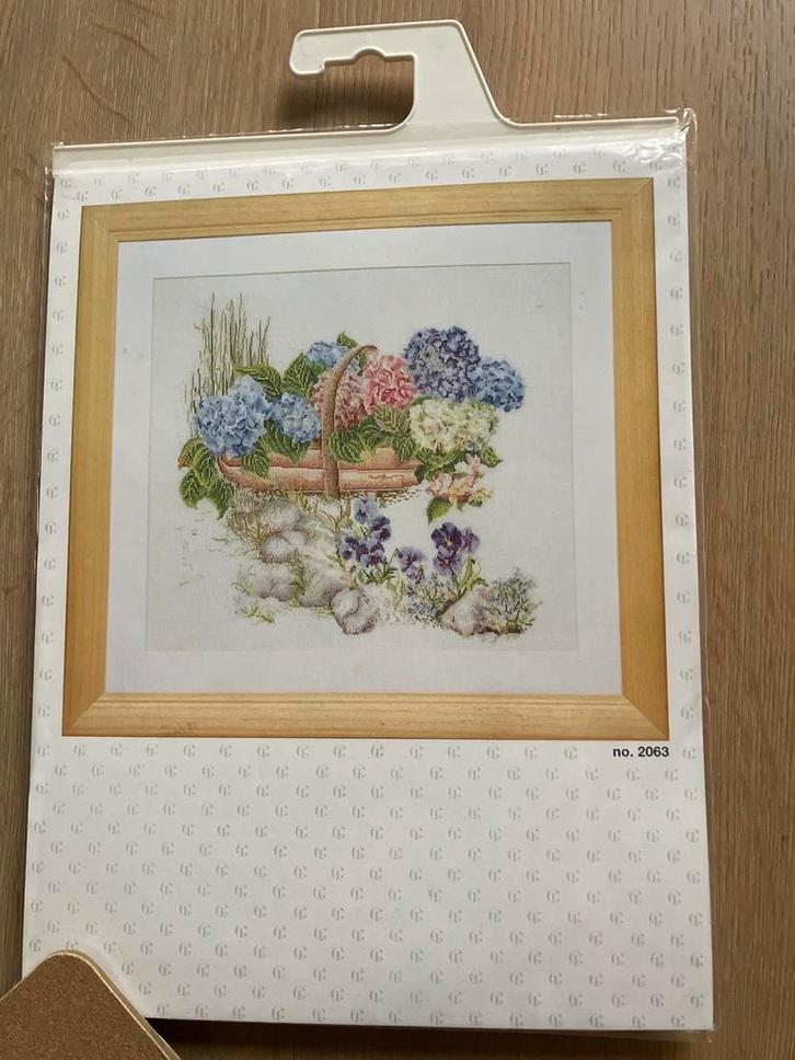 Thea Gouverneur Hortensia Borduurpakket Nieuw - 2063, Hobby en Vrije tijd, Borduren en Borduurmachines, Nieuw, Borduurpakket, Handborduren