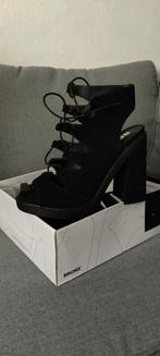 Nieuwe suède blokhak schoenen met. 41 (zijn meer maat 40), Ophalen of Verzenden, Nieuw