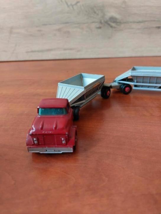 FREUHAUF DUMPER 2 AANHANGERS, Hobby en Vrije tijd, Modelauto's | Overige schalen, Zo goed als nieuw, Ophalen of Verzenden