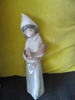 Lladro beeld meisje met kip, Verzamelen, Ophalen of Verzenden, Zo goed als nieuw, Mens