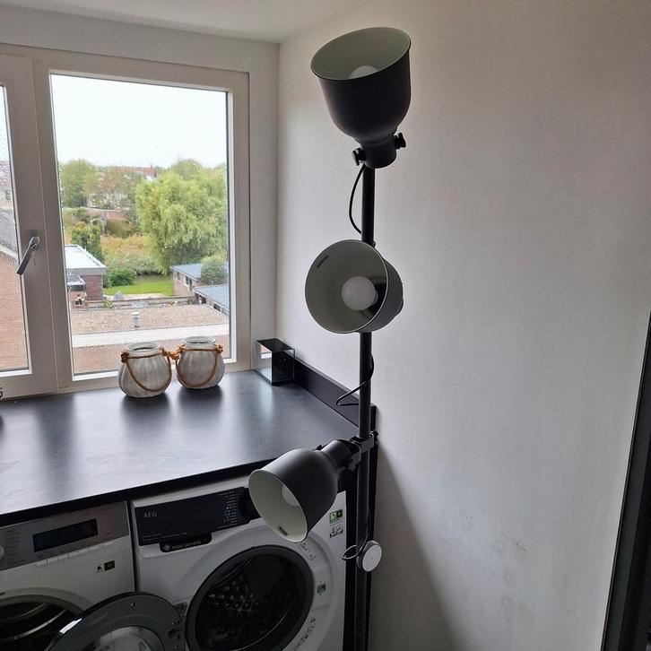 Hektar Staande Lamp - Stijlvol en Functioneel, Huis en Inrichting, Lampen | Vloerlampen, Zo goed als nieuw, 150 tot 200 cm, Metaal