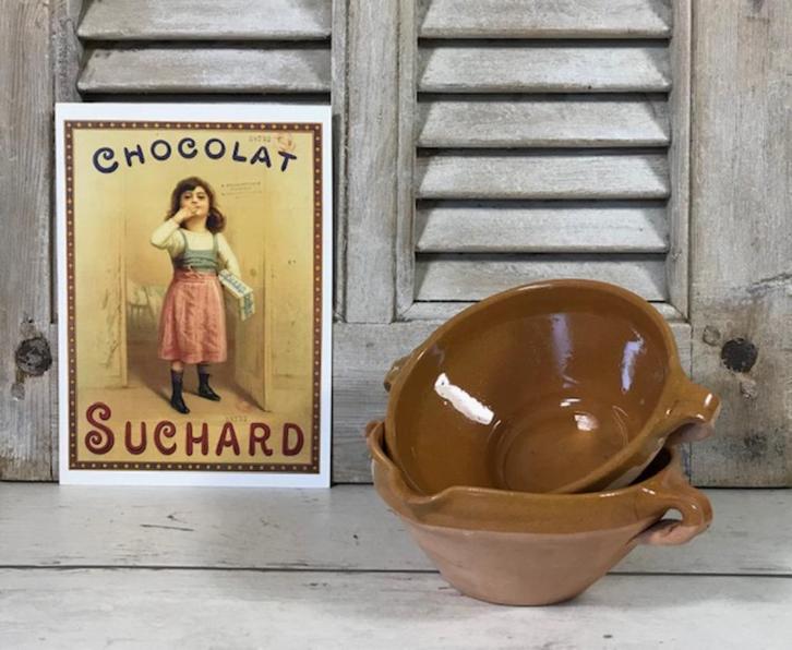 Provençaalse terracotta kom met oren en schenktuit (1x), Antiek en Kunst, Antiek | Keramiek en Aardewerk, Ophalen of Verzenden