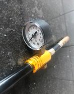 Nieuw handpompje voor verende vorken met drukmeter, Ophalen of Verzenden, Drukmeter