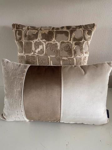 Nieuwe sierkussens in taupe/ offwhite  beschikbaar voor biedingen