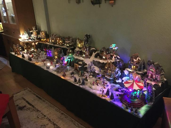 Compleet Kerstdorp Lemax & Intratuin - Meer dan 20 huisjes!, Diversen, Kerst, Zo goed als nieuw, Ophalen