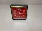 Kleine vintage wekklok in rood en zwart klok is getest, Huis en Inrichting, Woonaccessoires | Klokken, Ophalen of Verzenden, Zo goed als nieuw