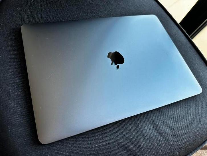 Macbook air 13 inch bouwjaar 2019 met lage laadcycli 107, Computers en Software, Apple Macbooks, Zo goed als nieuw, MacBook Air