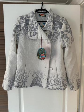 Mooie nieuwe grijs/ witte jas van Desigual maat 44 beschikbaar voor biedingen