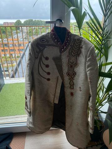 Indiase kleding m/l beschikbaar voor biedingen