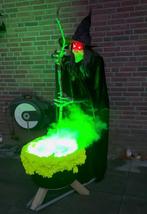 Halloween heks met ketel – indrukwekkende animatronic, Ophalen, Zo goed als nieuw, Feestartikel, Halloween of Griezel