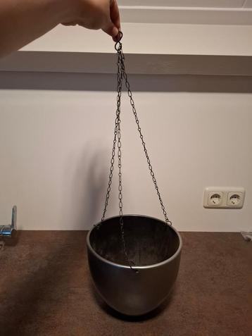 hangpot binnen beschikbaar voor biedingen
