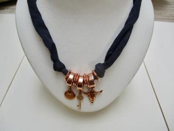 Ketting Boho Wrap Buffalo strech stof +3 goudkleur hangers beschikbaar voor biedingen