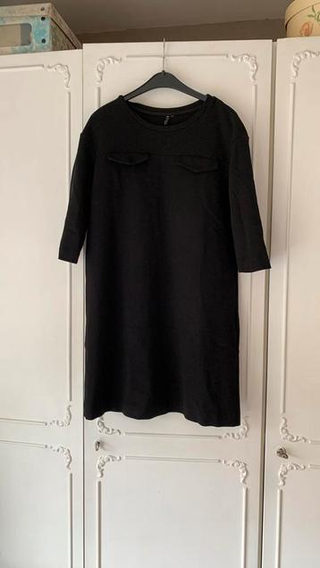 ZWART MERKJURKJE SUPERTRASH-STUDIO. Maat small.nieuwstaat beschikbaar voor biedingen