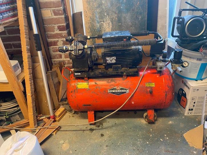 De Backer 2 cilinder compressor, Doe-het-zelf en Verbouw, Compressors, Gebruikt, 6 tot 10 bar, 100 liter of meer, 200 tot 400 liter/min