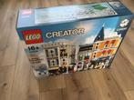 *NIEUW* Lego Icons 10255 - Assembly Square, Kinderen en Baby's, Speelgoed | Duplo en Lego, Ophalen of Verzenden, Nieuw, Complete set