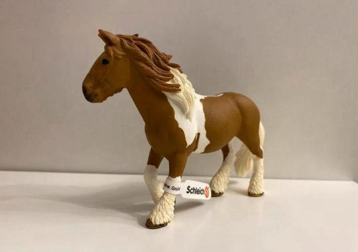 Schleich Tinker Merrie met vaan 13773, Verzamelen, Dierenverzamelingen, Beeldje of Figuurtje, Paard, Ophalen of Verzenden
