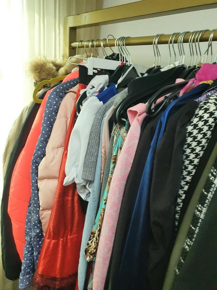 Partij pakket dames kleding merkkleding mix vanaf 50 stuks, Kleding | Dames, Dames-kledingpakketten, Zo goed als nieuw, Ophalen of Verzenden