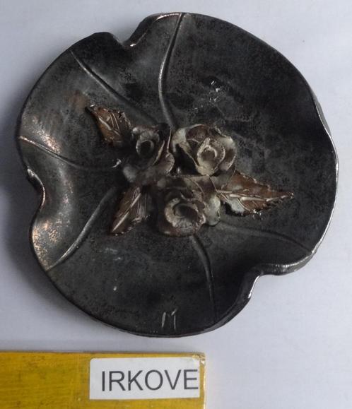 KERAMIEK BLAD MET BLOEMEN * Unica *, Antiek en Kunst, Antiek | Keramiek en Aardewerk, Verzenden