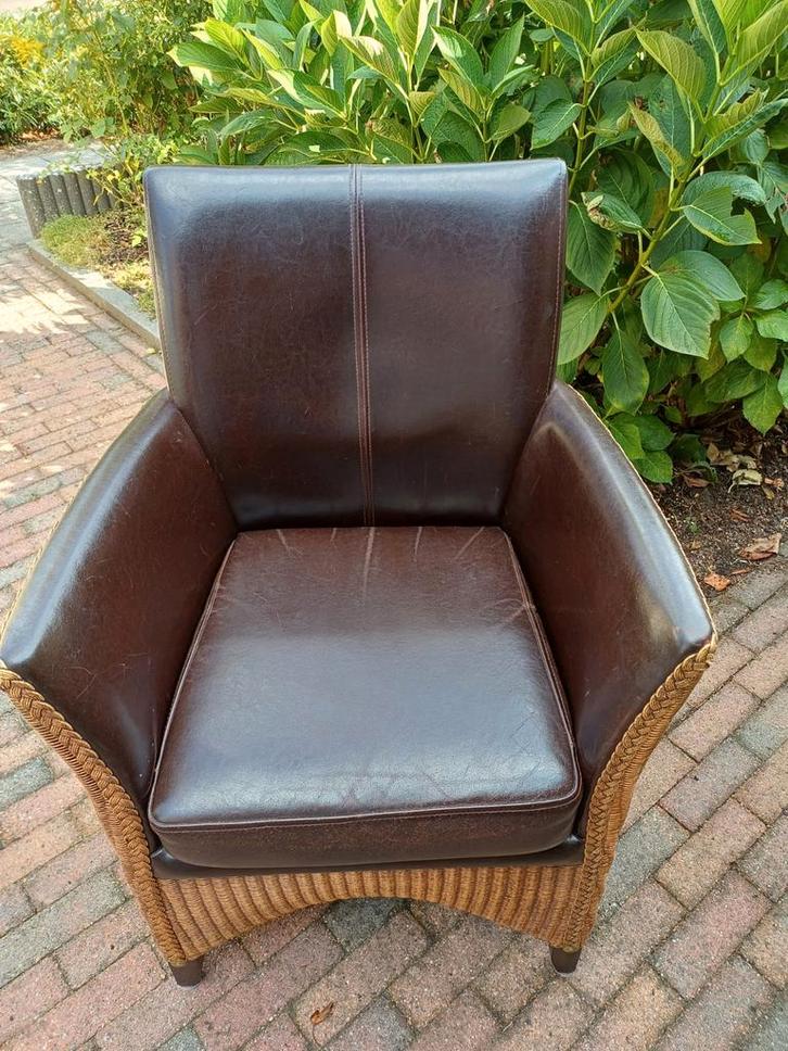 LOYD LOOM FAUTEUIL BRUIN MET LEER EN ROTAN, Huis en Inrichting, Fauteuils, Gebruikt, Hout, Leer, Riet of Rotan, 50 tot 75 cm, 75 tot 100 cm