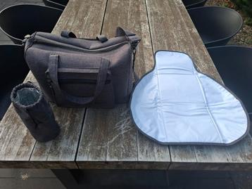 Luiertas, verschoonmat en flessentasje te koop  beschikbaar voor biedingen