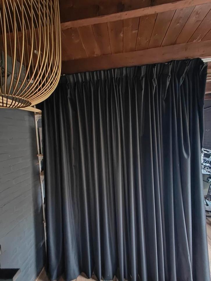 Zwart Verduisteringsgordijn 225x300, Huis en Inrichting, Stoffering | Gordijnen en Lamellen, Gebruikt, 200 cm of meer, 200 cm of meer
