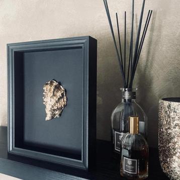 Oesterlijst met Gouden Oester - Zwarte lijst en achtergrond beschikbaar voor biedingen