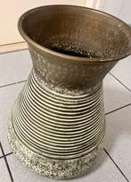 Bronzen vaas met hamerslag en groen accent, Overige materialen, Ophalen of Verzenden, Zo goed als nieuw, Minder dan 50 cm