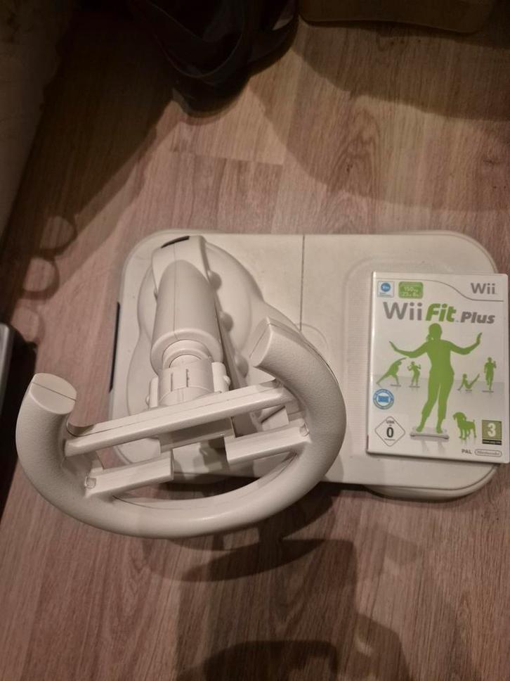 Wii Balance Board + Race Stuur, Spelcomputers en Games, Games | Nintendo Wii, Gebruikt, Racen en Vliegen, 1 speler, Vanaf 3 jaar