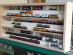 z-spoor: Nieuwe wandvitrine, vitrine, stofvrij, hoeken 45 gr, Hobby en Vrije tijd, Modeltreinen | N-Spoor, Overige merken, Treinset