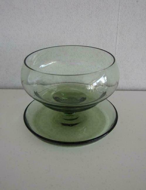 Groene ijs of vruchtencoupe van glas op voet met krulrand, Antiek en Kunst, Antiek | Glas en Kristal, Ophalen