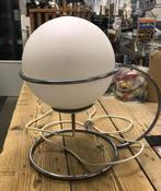 Vintage melkwitte globelamp, space ace tafellamp RVS, Ophalen