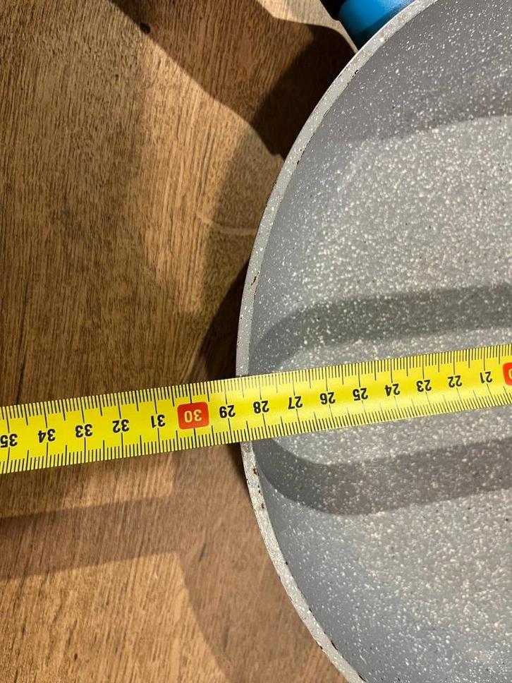 Antiaanbak pan 28cm BK, Huis en Inrichting, Keuken | Potten en Pannen, Gebruikt, Koekenpan of Braadpan, Aluminium, Ophalen of Verzenden