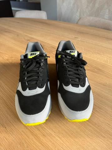 Nike Air Max 1 Dark Grey Volt beschikbaar voor biedingen