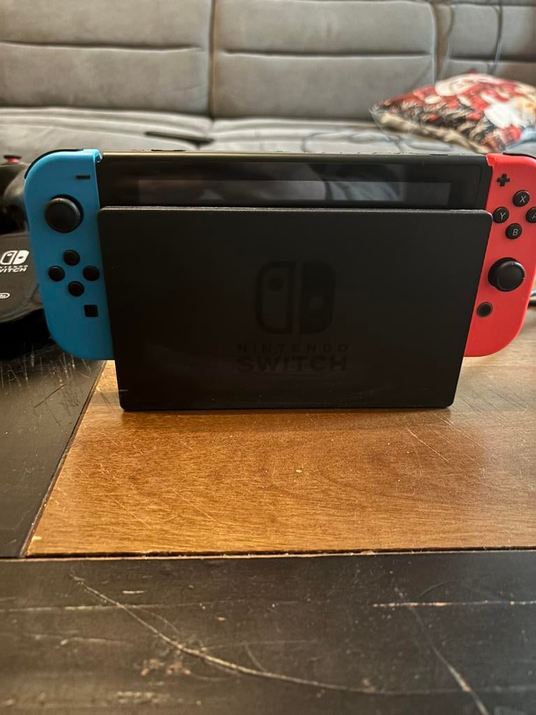 Switch, Spelcomputers en Games, Spelcomputers | Nintendo Switch, Zo goed als nieuw, Switch Original, Met 2 controllers, Ophalen