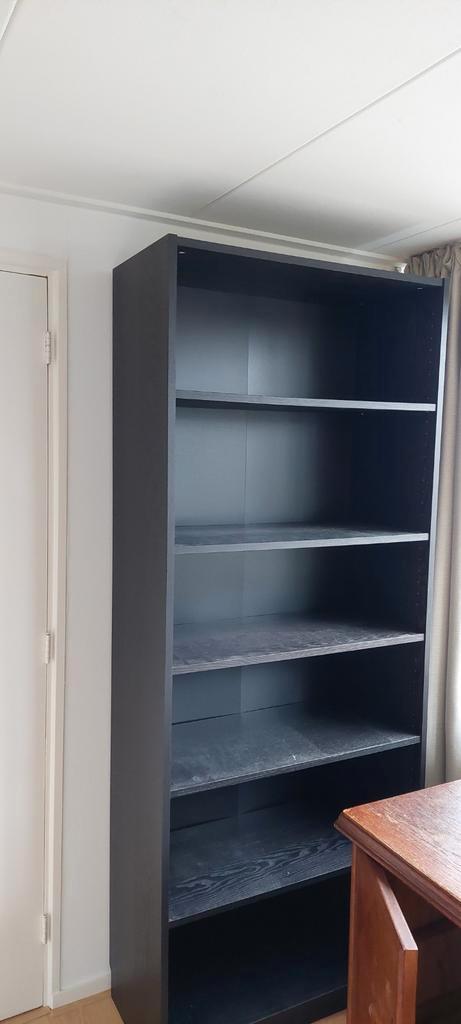 Twee nette zwarte billy boekenkasten met planken, Huis en Inrichting, Kasten | Boekenkasten, Zo goed als nieuw, 100 tot 150 cm