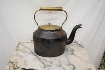 Waterketel met koperen deksel ( Gietijzer beschikbaar voor biedingen