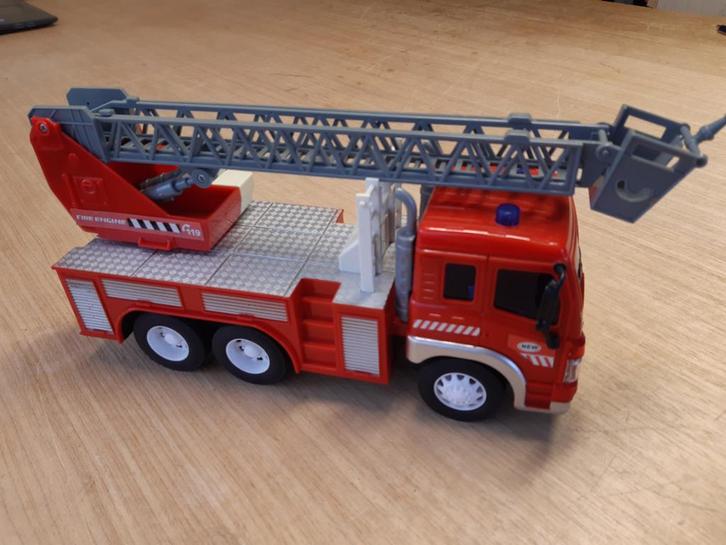 Brandweerwagen Wenyi  27 cm lang Schuifladder Prachtstaat, Kinderen en Baby's, Speelgoed | Speelgoedvoertuigen, Zo goed als nieuw