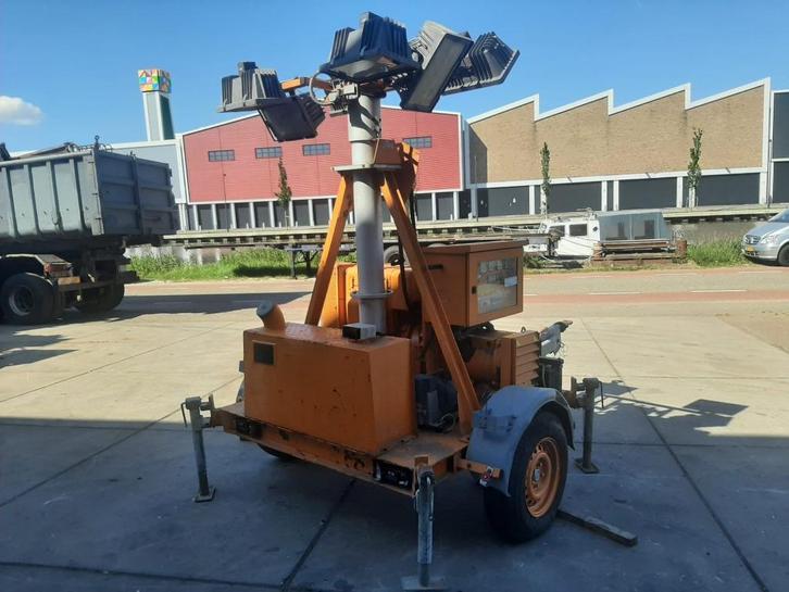 1x lichtmast met generator en 1x electrische lichtmast, Doe-het-zelf en Verbouw, Bouwverlichting, Gebruikt, Overige typen, Minder dan 50 watt