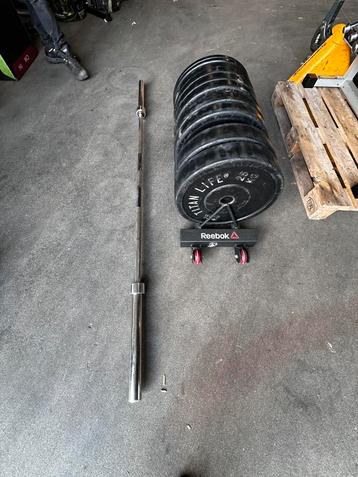 150kg  Bumperplates +  Barbell 220cm ,20kg + Opbergrek beschikbaar voor biedingen
