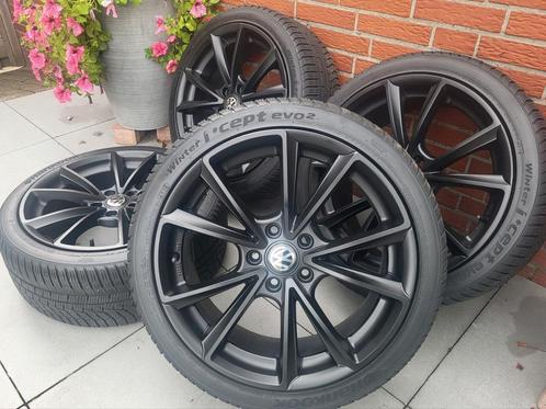 Volkswagen Golf 8 velgen 225/40/18 inch winterbanden, Auto-onderdelen, Banden en Velgen, Banden en Velgen, Winterbanden, 18 inch