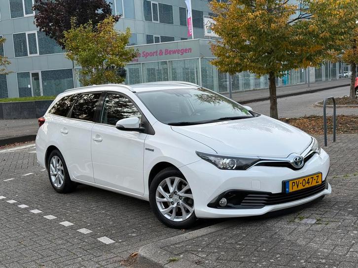 Toyota Auris Touring 1.8 Hybrid Dynamic Go 2017 Camera/Clima, Auto's, Toyota, Particulier, Auris, ABS, Achteruitrijcamera, Airbags