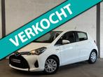 Toyota Yaris 1.5 Hybrid Aut|Clima|Bluetooth|Dealer Onderhoud, Gebruikt, Zwart, 4 cilinders, Wit