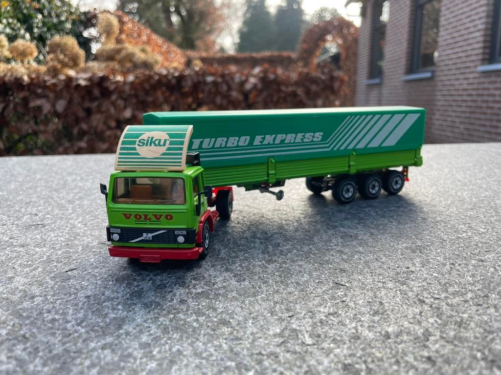Siku 3116 - Volvo F7 met huifoplegger Turbo Express, Ophalen of Verzenden, Nieuw, Bus of Vrachtwagen, SIKU